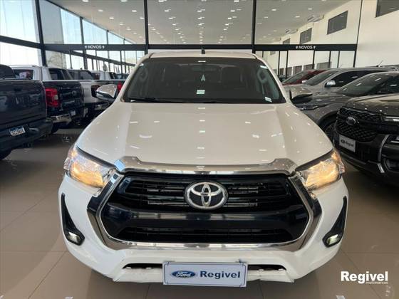 TOYOTA HILUX 2.8 D-4D TURBO DIESEL CD SRV 4X4 AUTOMÁTICO